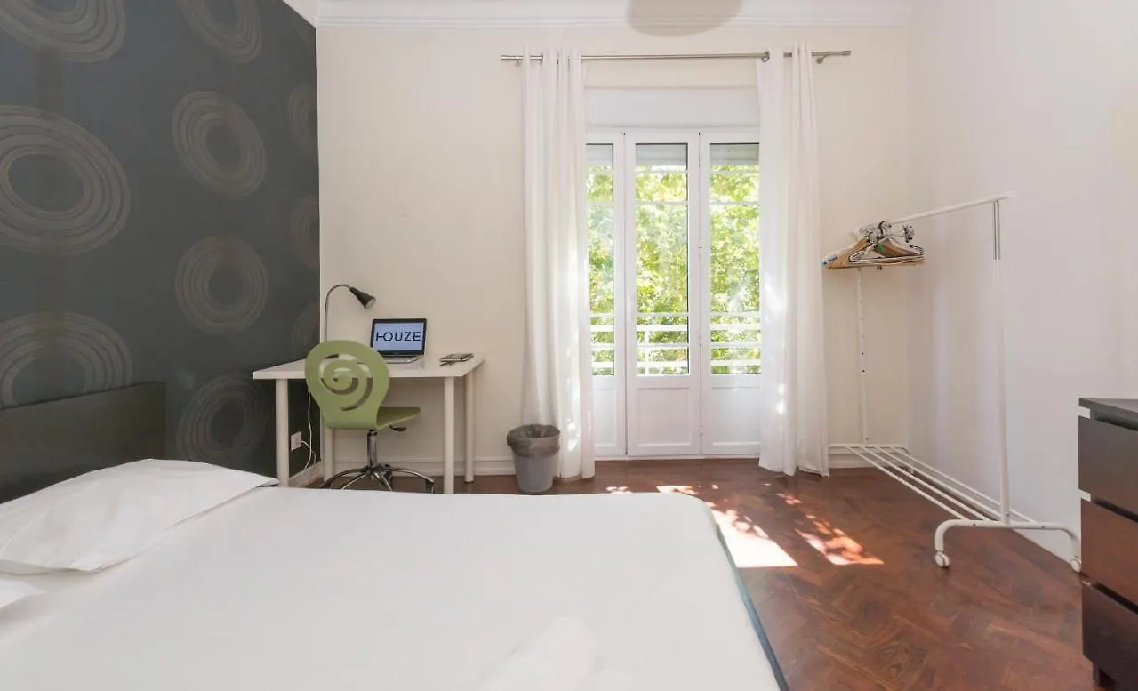 Daire Houze_City Center, 5 Rooms Flat W/ Sunny Terrace Lisboa